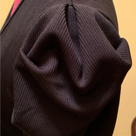 Women's Solid Color Woven V-neck Long Sleeve Top w/ button front - Picture 7 of 10